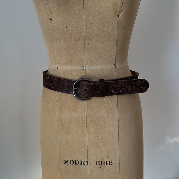 Hand tooled and beaded leather belt M brown 29-33in - Picture 3 of 6